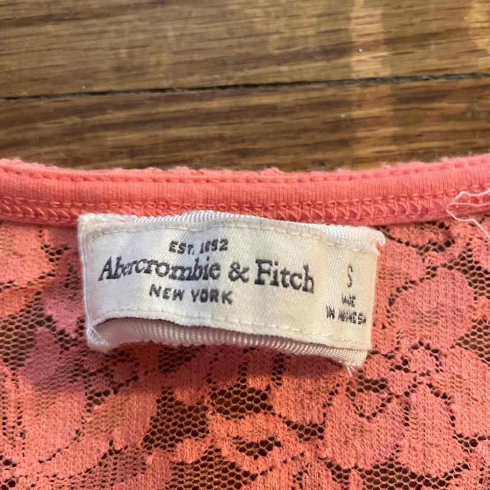Abercrombie and Fitch Lace Top with Lining - Picture 3 of 3